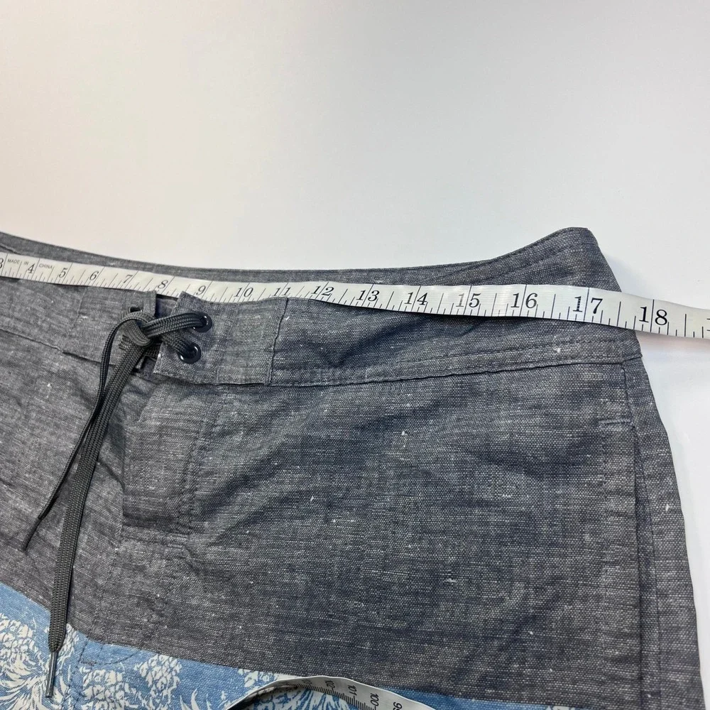 TravisMathew Board Shorts Mens 33‎ Gray Blue Pineapple Print Colorblock Trunks